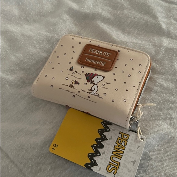 Loungefly Snoopy Christmas Round Crossbody Bag and wallet - Picture 10 of 13